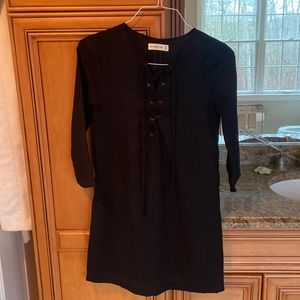Abercrombie&Fitch xs lace updress. It hits just above the knee of a 5’5” person